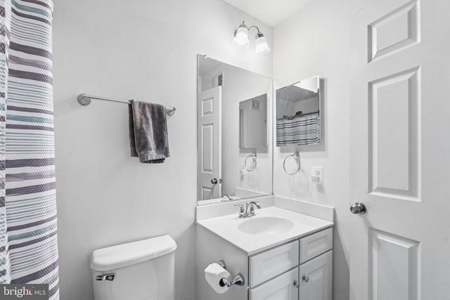 42167 CANARY GRASS SQ, Aldie, VA 20105