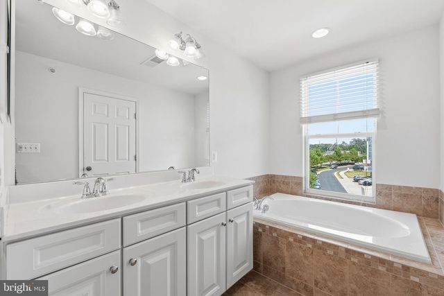 42167 CANARY GRASS SQ, Aldie, VA 20105