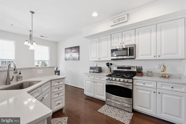 42167 CANARY GRASS SQ, Aldie, VA 20105