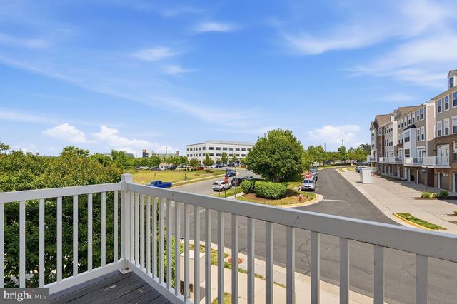 42167 CANARY GRASS SQ, Aldie, VA 20105