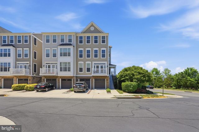 42167 CANARY GRASS SQ, Aldie, VA 20105