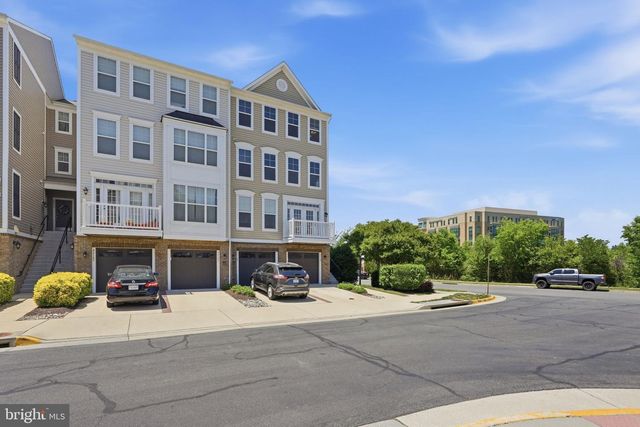 42167 CANARY GRASS SQ, Aldie, VA 20105