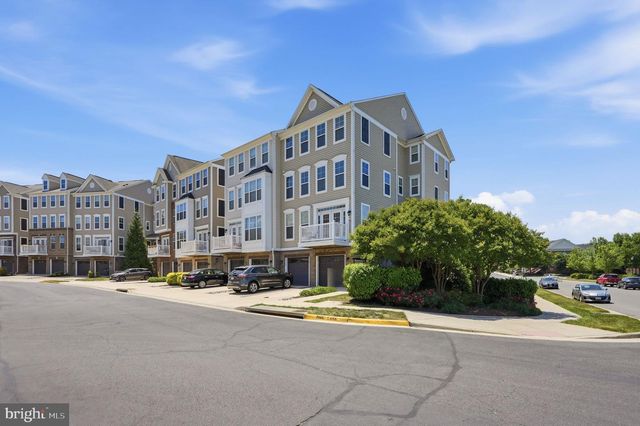 42167 CANARY GRASS SQ, Aldie, VA 20105