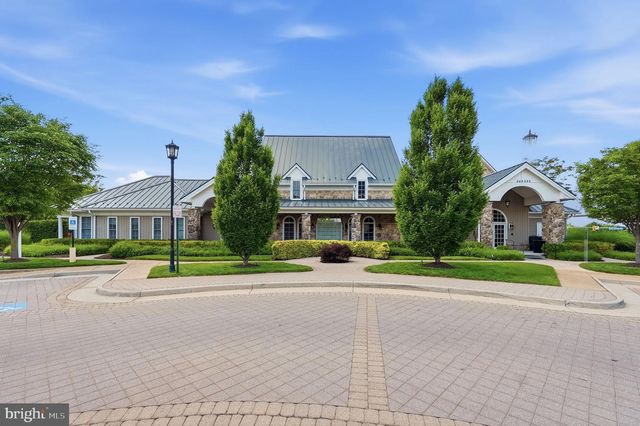 42167 CANARY GRASS SQ, Aldie, VA 20105