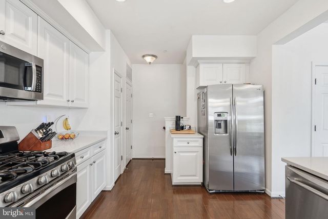 42167 CANARY GRASS SQ, Aldie, VA 20105