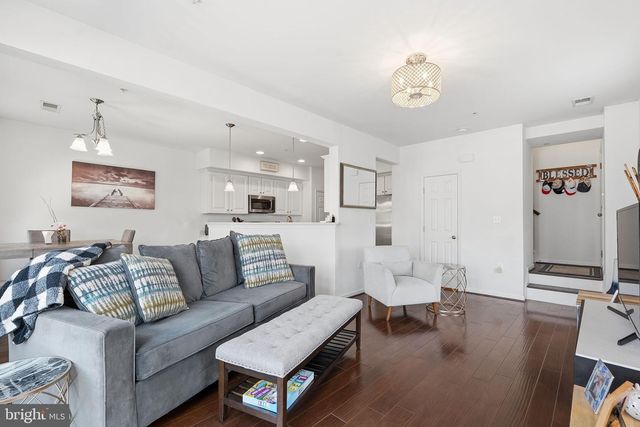 42167 CANARY GRASS SQ, Aldie, VA 20105