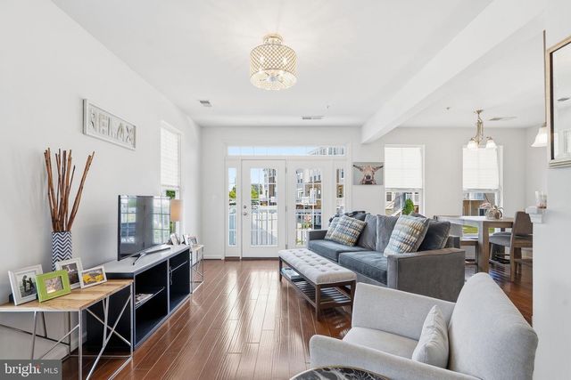 42167 CANARY GRASS SQ, Aldie, VA 20105