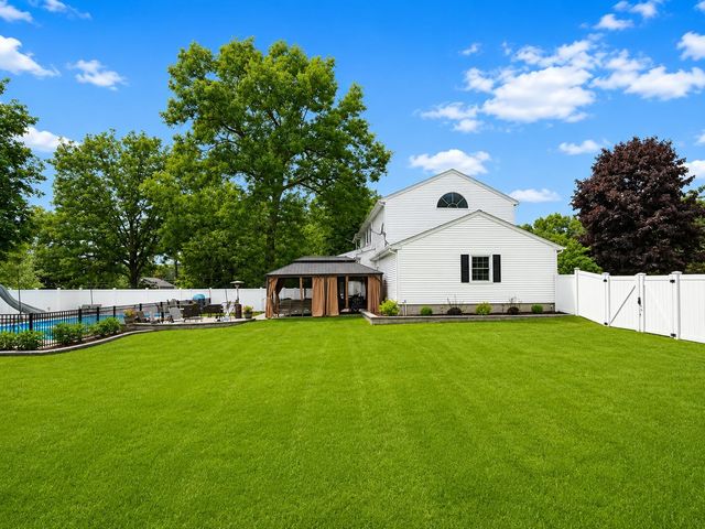 1 Valleyview Drive, Merrimack, NH 03054