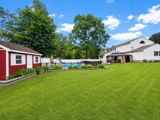 1 Valleyview Drive, Merrimack, NH 03054