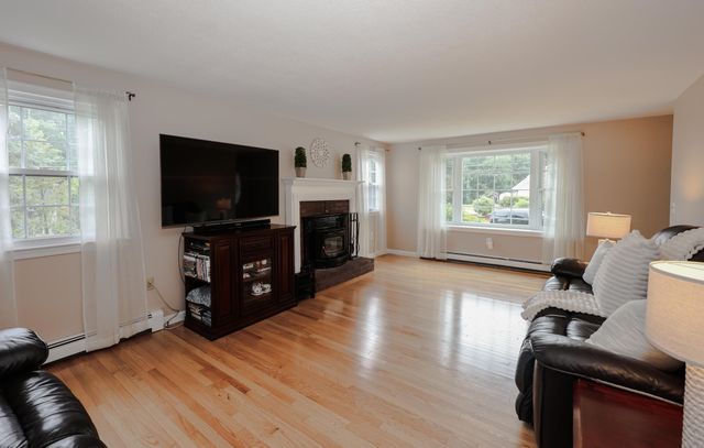 1 Valleyview Drive, Merrimack, NH 03054