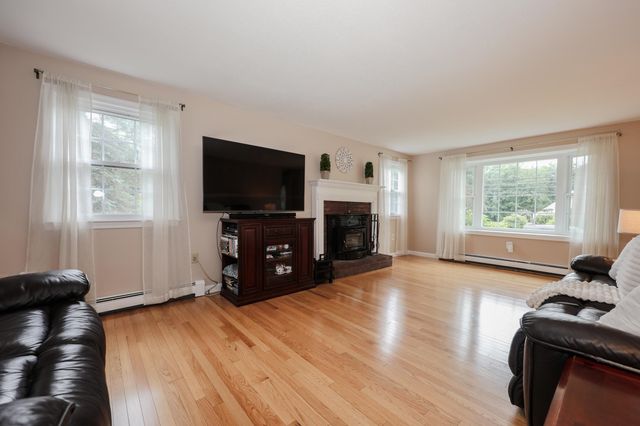 1 Valleyview Drive, Merrimack, NH 03054