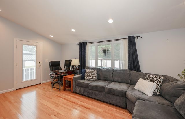 1 Valleyview Drive, Merrimack, NH 03054