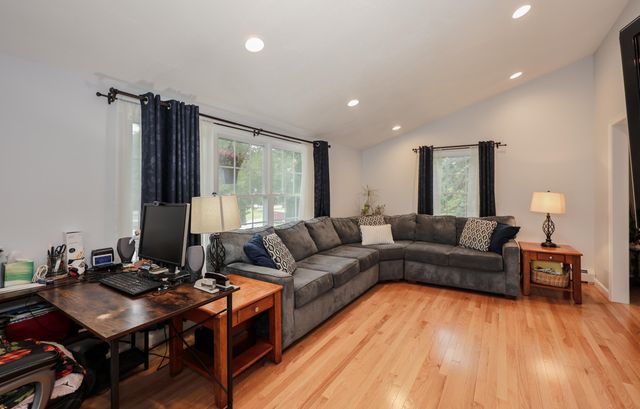 1 Valleyview Drive, Merrimack, NH 03054