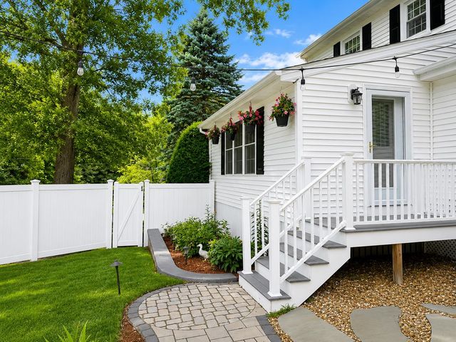 1 Valleyview Drive, Merrimack, NH 03054