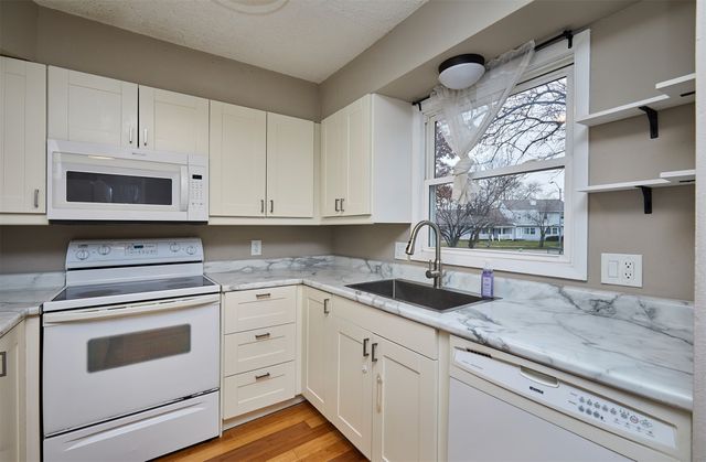 823 NW Greenwood Street 36, Ankeny, IA 50023