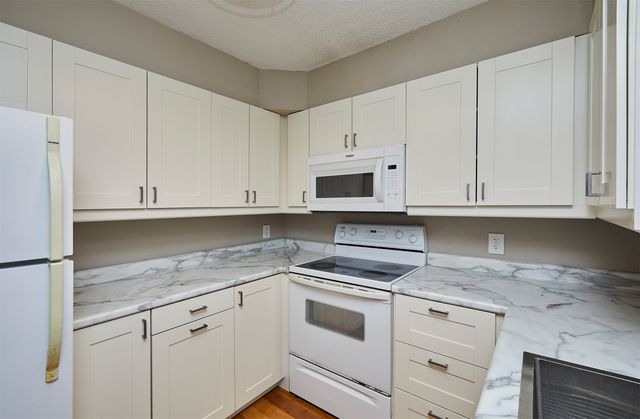 823 NW Greenwood Street 36, Ankeny, IA 50023