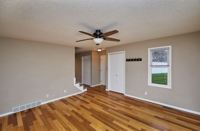 823 NW Greenwood Street 36, Ankeny, IA 50023