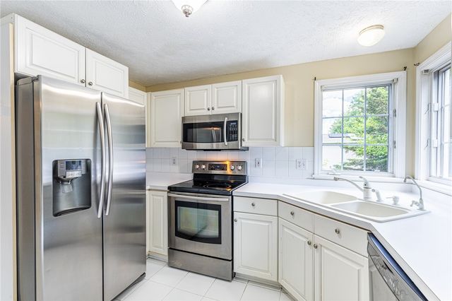 531 Brixton Trail, Webster, NY 14580