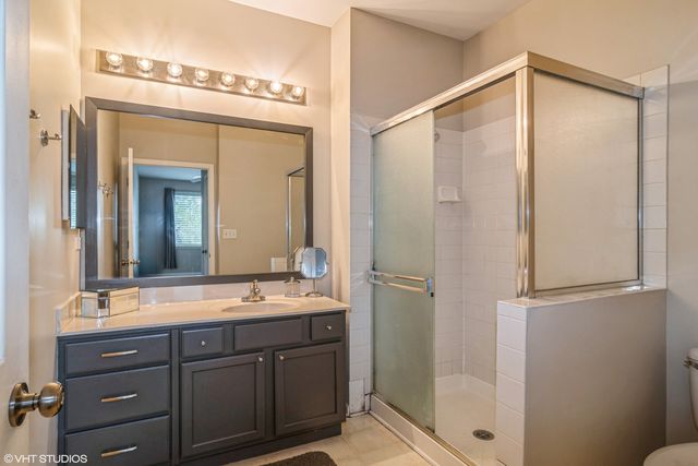 150 Hidden Pond Circle, Aurora, IL 60504