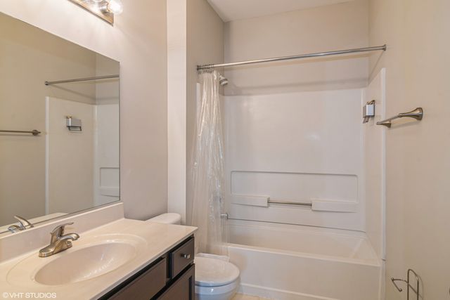 150 Hidden Pond Circle, Aurora, IL 60504