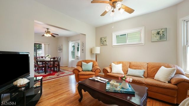 61 W Clay Ave, Roselle Park Boro, NJ 07204