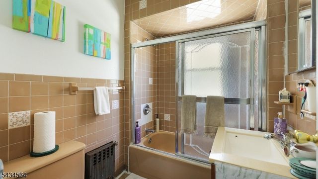 61 W Clay Ave, Roselle Park Boro, NJ 07204