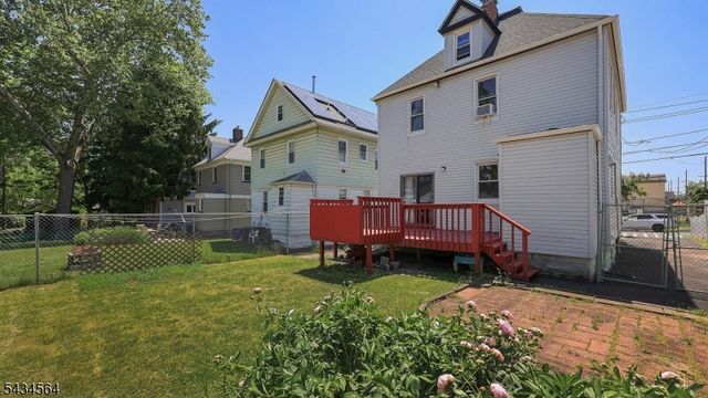 61 W Clay Ave, Roselle Park Boro, NJ 07204