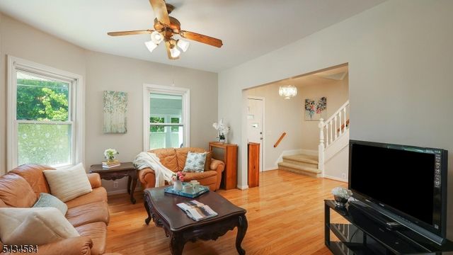 61 W Clay Ave, Roselle Park Boro, NJ 07204