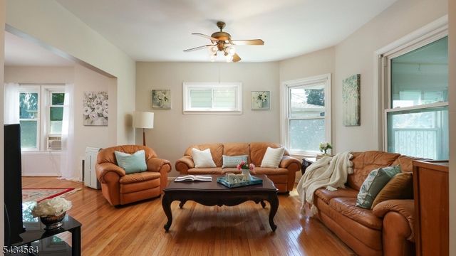 61 W Clay Ave, Roselle Park Boro, NJ 07204