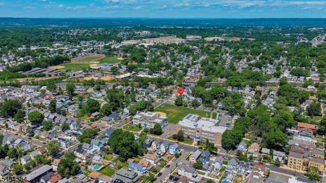 61 W Clay Ave, Roselle Park Boro, NJ 07204
