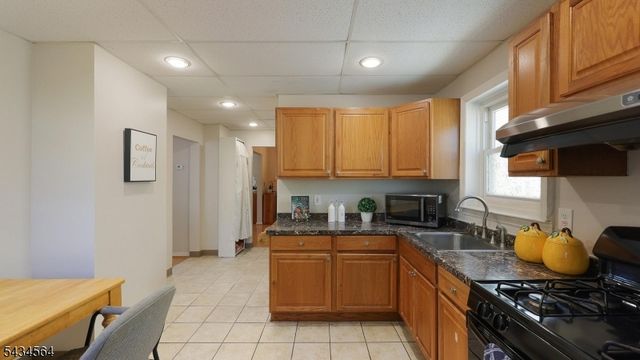 61 W Clay Ave, Roselle Park Boro, NJ 07204