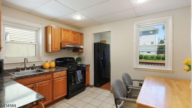 61 W Clay Ave, Roselle Park Boro, NJ 07204