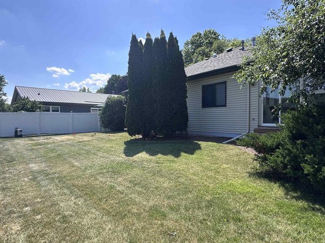 2426 N Sumac Drive, Janesville, WI 53545