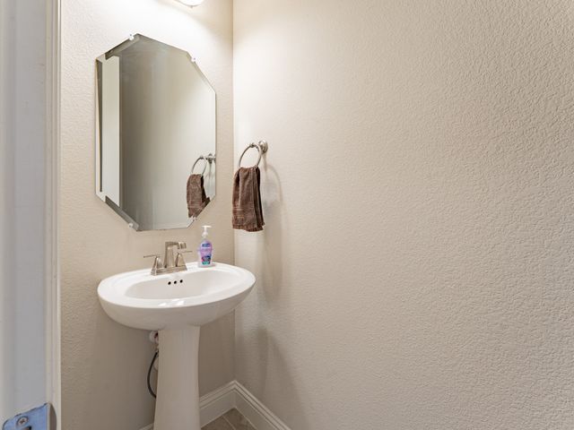 2630 Flatbush Avenue, Midlothian, TX 76065