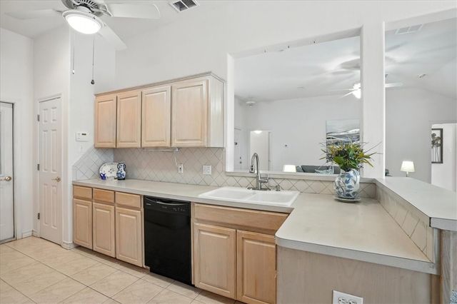 1108 Meadowbrook Dr, Portland, TX 78374