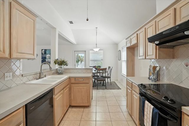 1108 Meadowbrook Dr, Portland, TX 78374