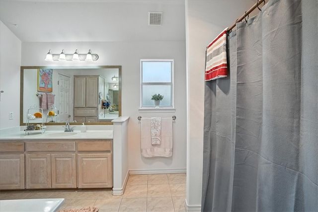 1108 Meadowbrook Dr, Portland, TX 78374