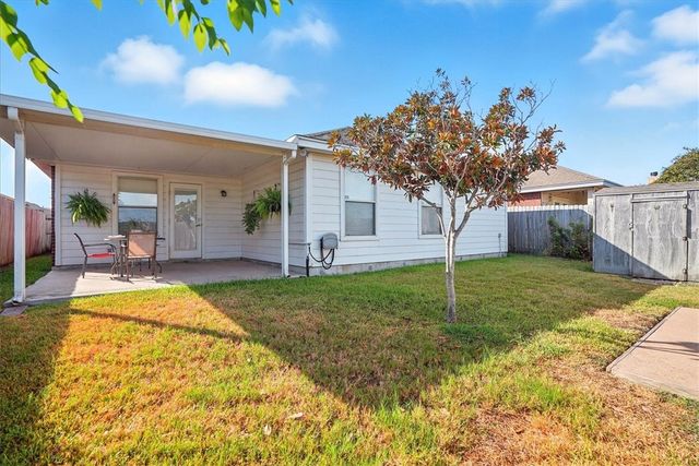 1108 Meadowbrook Dr, Portland, TX 78374