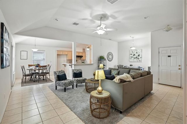 1108 Meadowbrook Dr, Portland, TX 78374