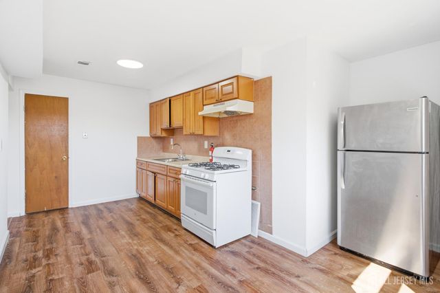 1719 Raspberry Court, Edison, NJ 08817