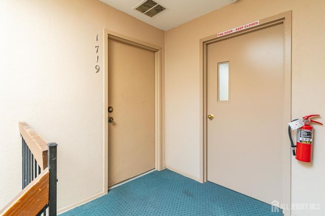 1719 Raspberry Court, Edison, NJ 08817