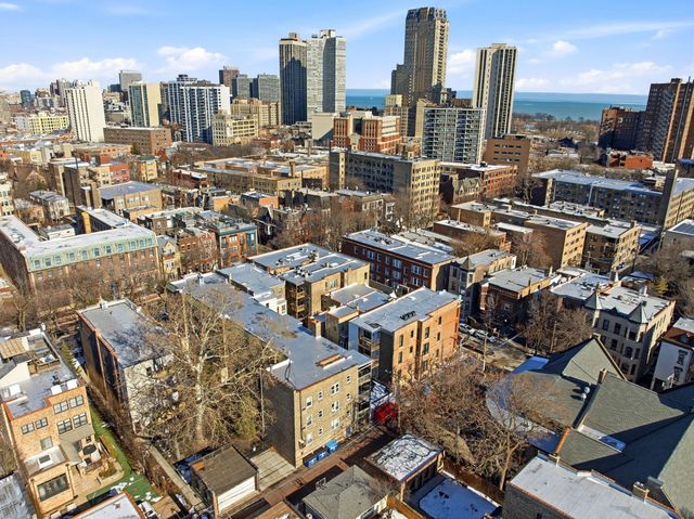 2428 N Geneva Terrace, Chicago, IL 60614