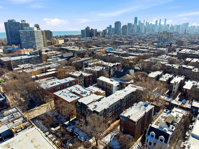 2428 N Geneva Terrace, Chicago, IL 60614