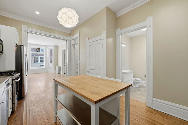 2428 N Geneva Terrace, Chicago, IL 60614