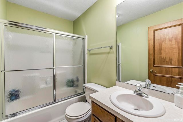 25855 Fox Tail Trail, South Bend, IN 46628