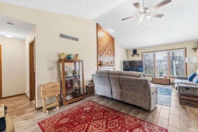 25855 Fox Tail Trail, South Bend, IN 46628