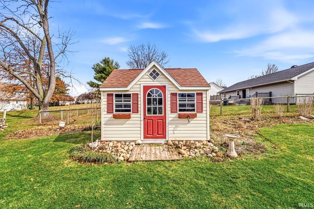 25855 Fox Tail Trail, South Bend, IN 46628