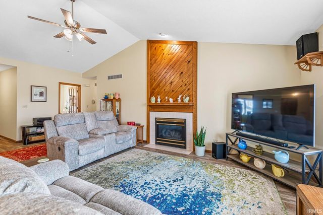 25855 Fox Tail Trail, South Bend, IN 46628