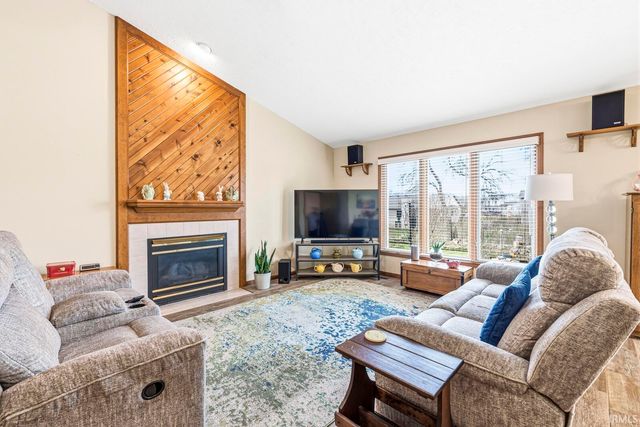 25855 Fox Tail Trail, South Bend, IN 46628