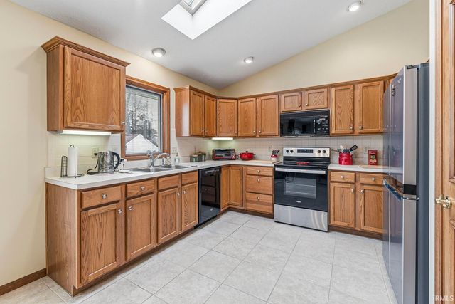 25855 Fox Tail Trail, South Bend, IN 46628